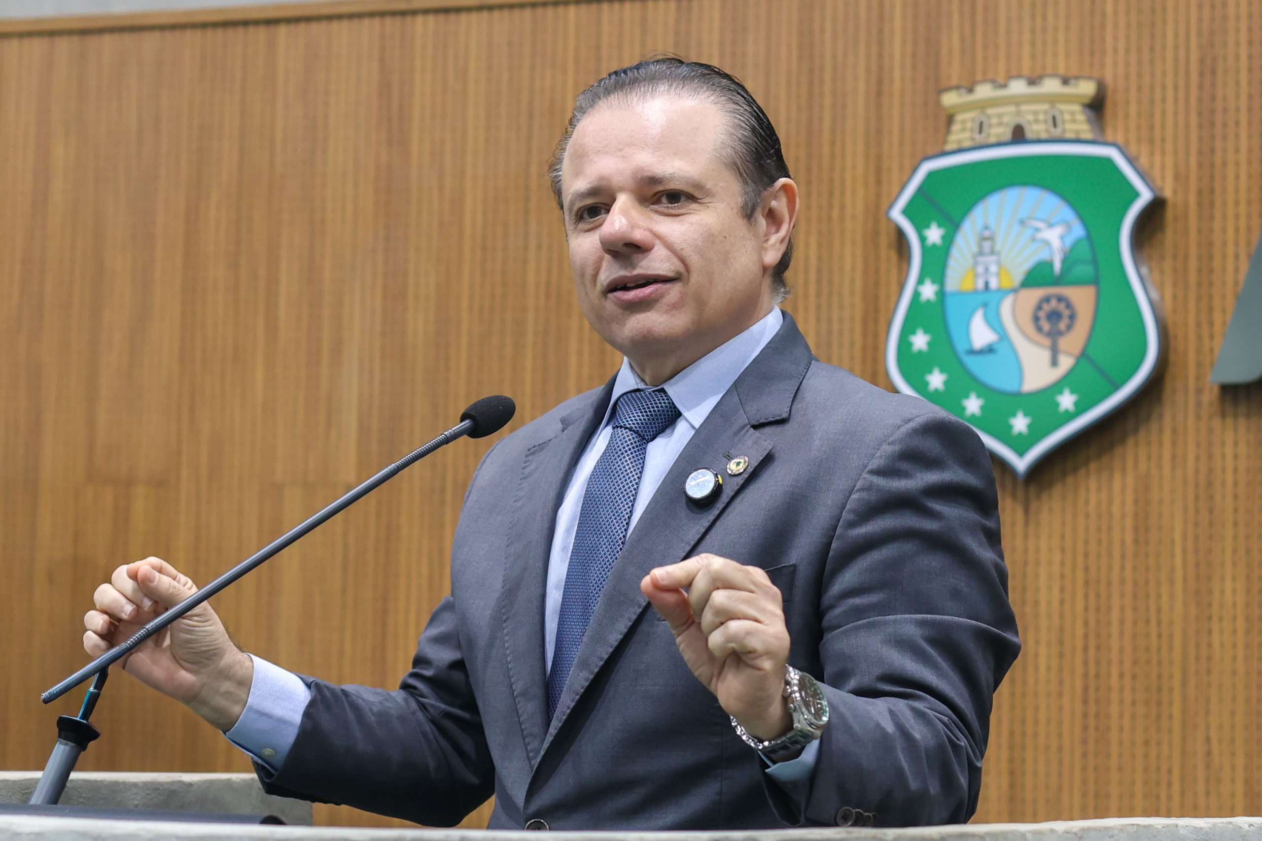 Projeto de lei moderniza regras para recarga elétrica de veículos em condomínios cearenses