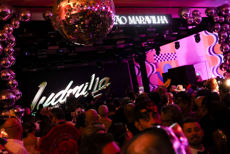 Verão Maravilha - Baile de Máscaras do Fairmont Rio encerra Carnaval 2026 em clima disco