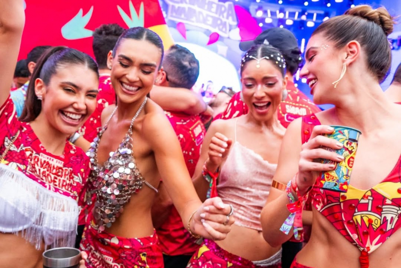 em Olinda - Carvalheira na Ladeira abre o Carnaval 2026 com noite estrelada e folia de alto nível