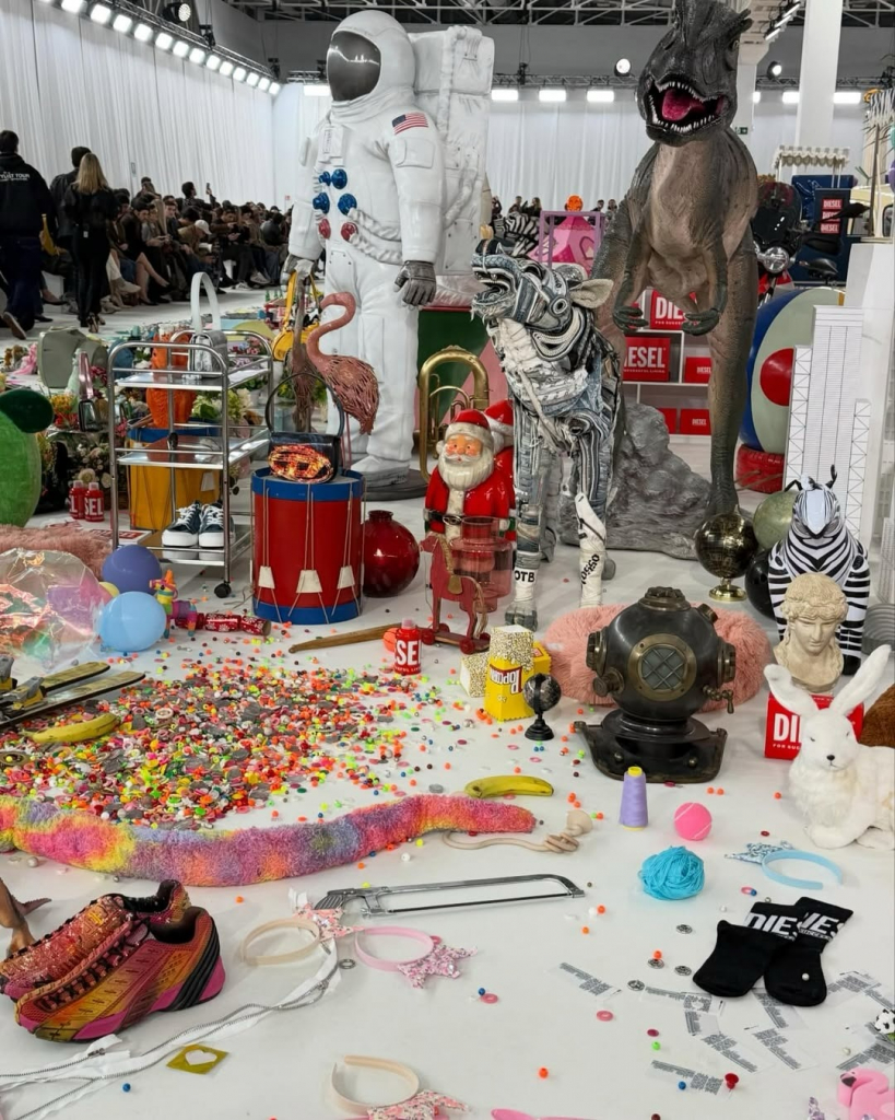 A Diesel Abriu A Milan Fashion Week Com Uma Passarela Que Parecia Saída De Um Brechó Maximalista