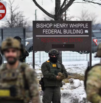 Governo Trump encerra ofensiva migratória em Minnesota após mortes e pressão política