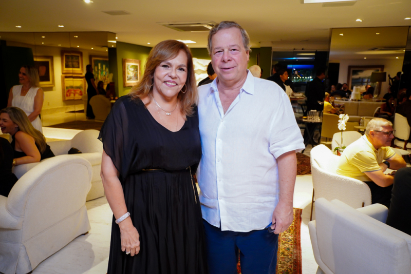 Surpresa Elegante - Leonardo Dall’Olio brinda novo ciclo em noite de bençãos e afeto entre amigos