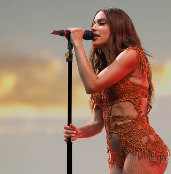 Anitta inicia nova etapa global ao assinar com agência de Rihanna e Adele