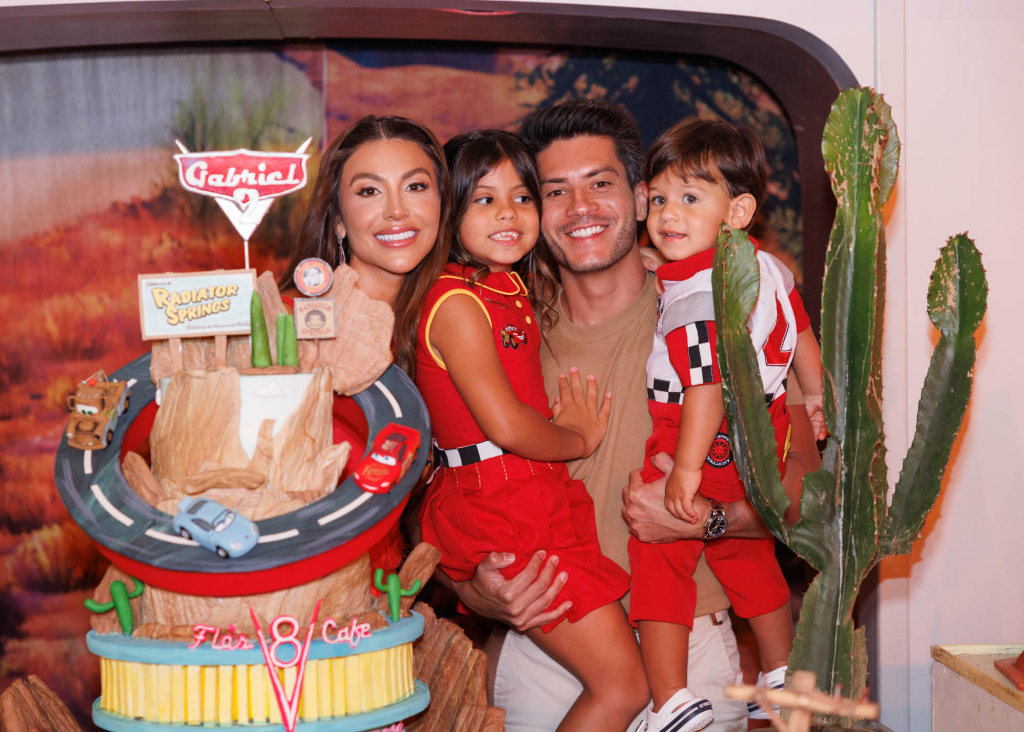 Arthur Aguiar, Jheny Santucci, Gabriel E Sophia (2)