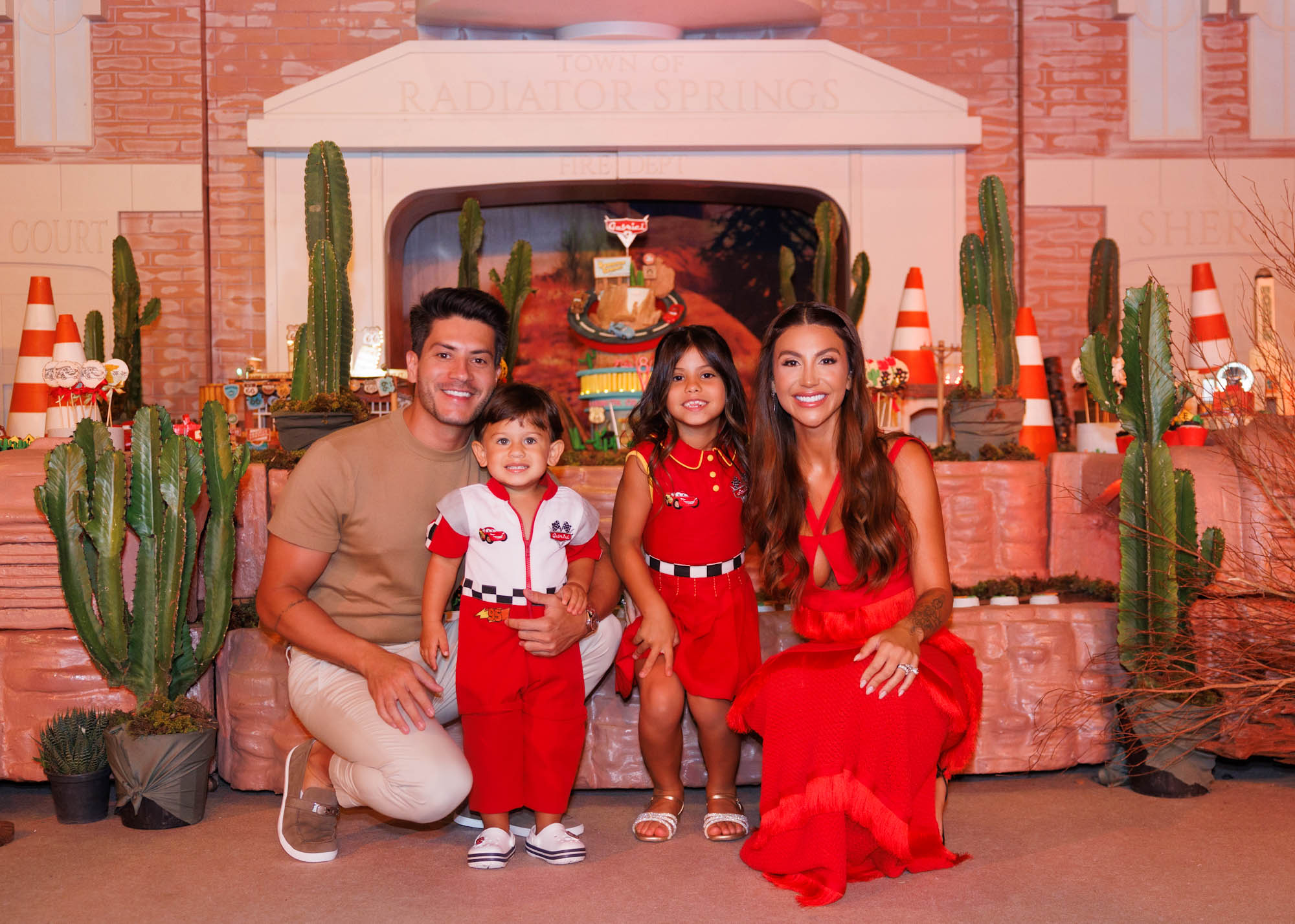 Arthur Aguiar e Jheny Santucci celebram os 2 anos do filho Gabriel em São Paulo