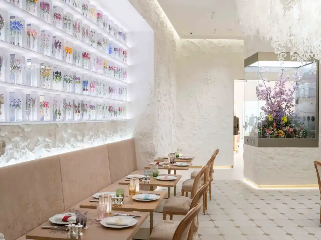 Café Dior marca nova fase da maison no Japão com proposta gastronômica assinada
