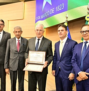 Carlos Prado recebe Título de Cidadania Piauiense durante solenidade na Alepi