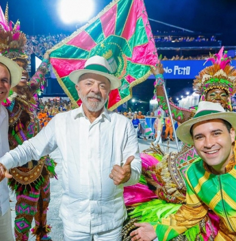 Sapucaí, poder e cálculo eleitoral: o desfile em homenagem a Lula e os sinais da temporada política