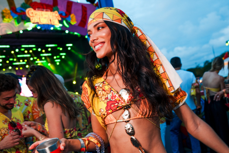 Festival premium - Carvalheira na Ladeira reúne Anitta, Gusttavo Lima e Ne-Yo em domingo histórico de Carnaval em Olinda