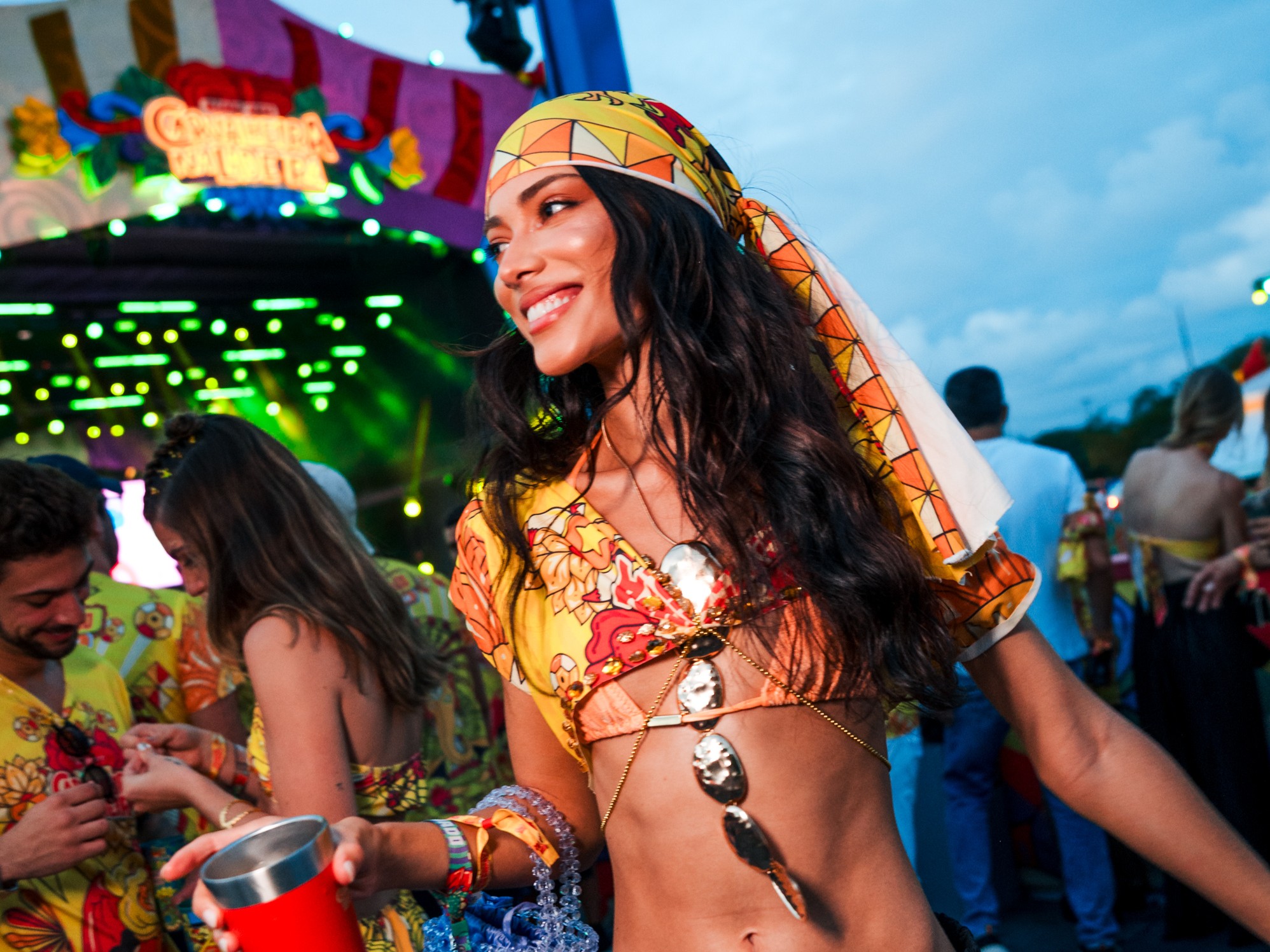 Carvalheira na Ladeira reúne Anitta, Gusttavo Lima e Ne-Yo em domingo histórico de Carnaval em Olinda