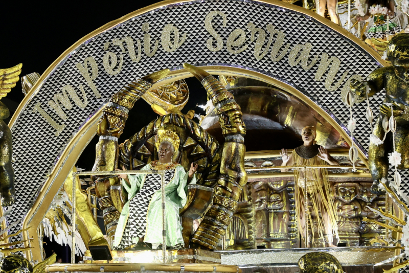 Avenida em festa - Carnaval 2026: segunda noite de desfiles movimenta São Paulo e Rio de Janeiro