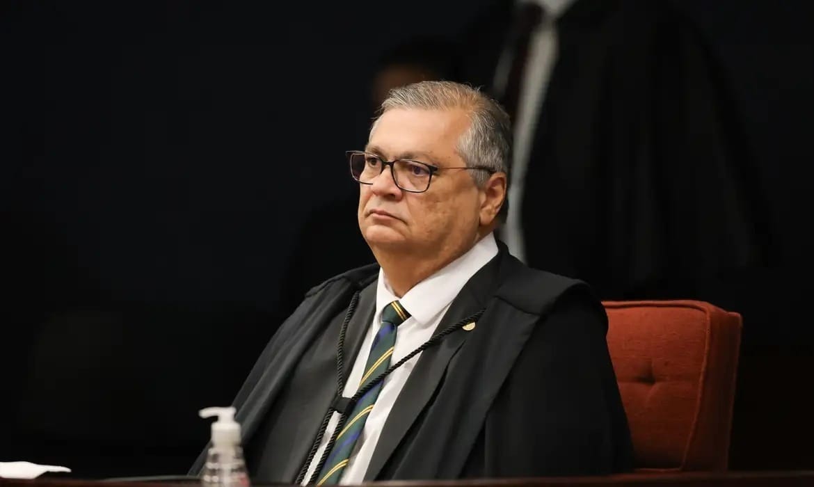 Associações de magistrados acionam STF para manter penduricalhos suspensos por Flávio Dino