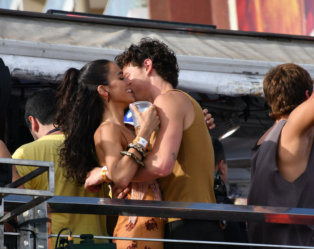 Bruna e Shawn em clima de romance no trio de Ivete, em Salvador. Fotos: Claudio Cavalheiro/ Brazil News