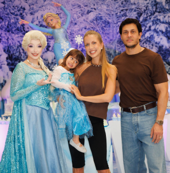Gabriela Prioli e Thiago Mansur celebram os 3 anos de Ava em São Paulo com tema Frozen