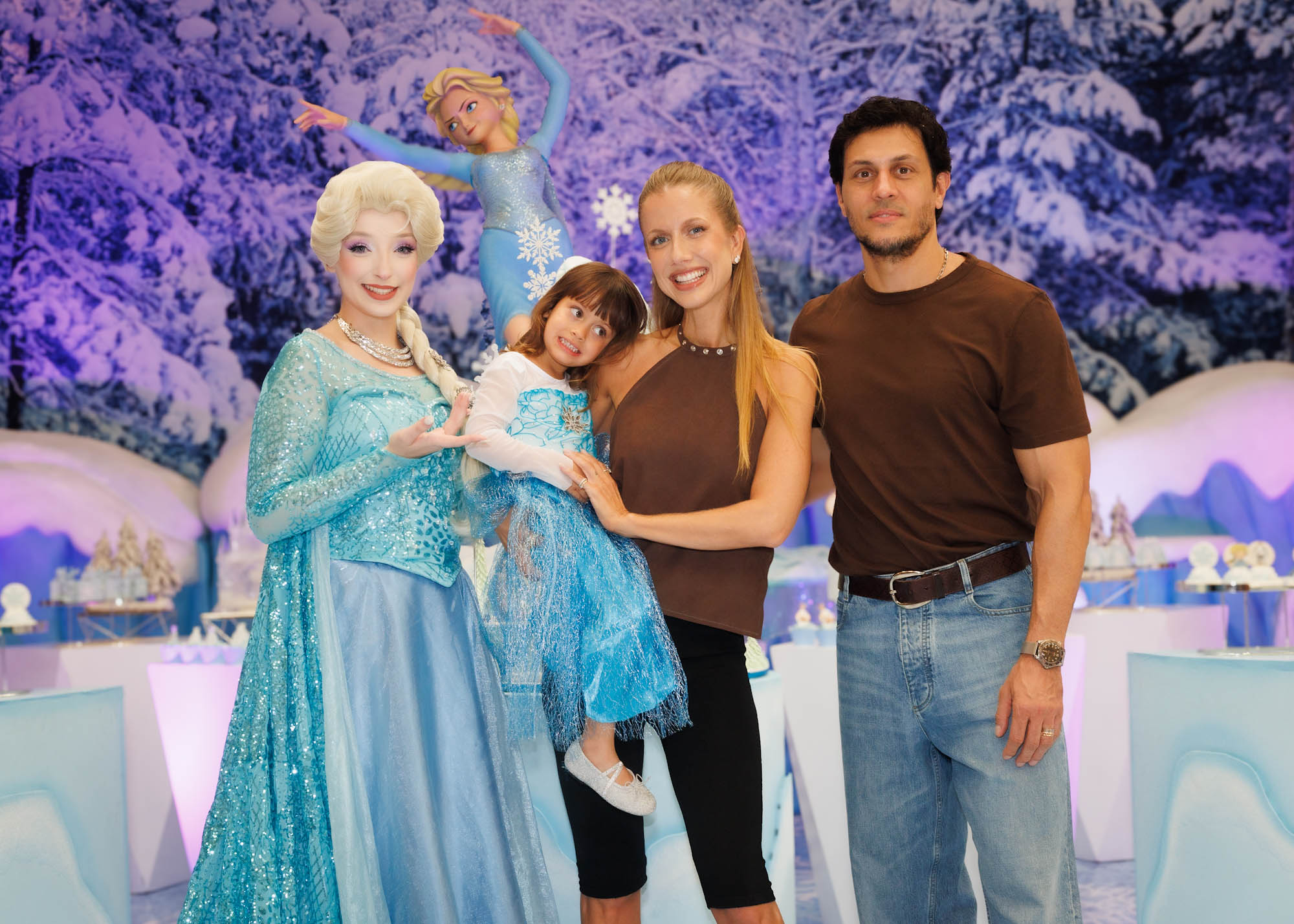 Gabriela Prioli e Thiago Mansur celebram os 3 anos de Ava em São Paulo com tema Frozen