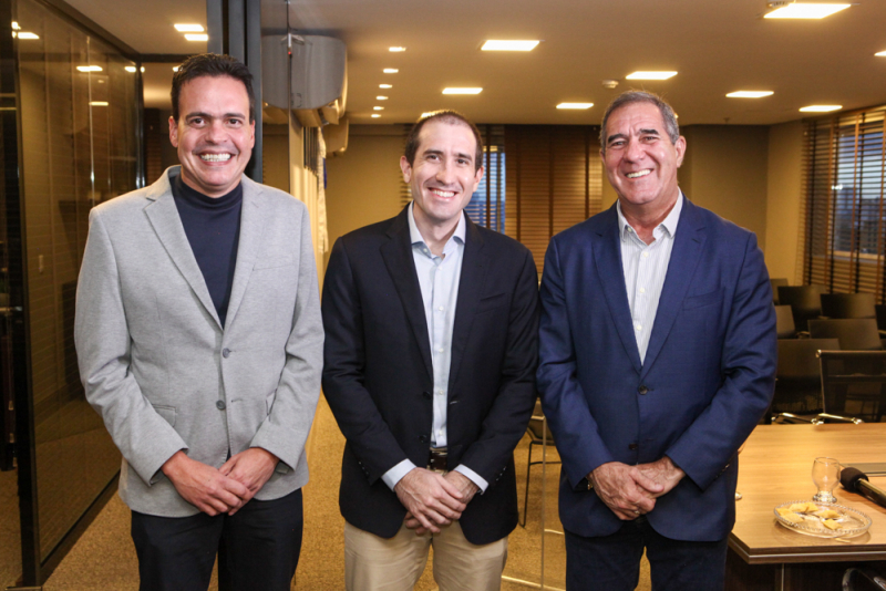 Seacec empossa Luiz Fernando Bittencourt para mandato 2026–2030