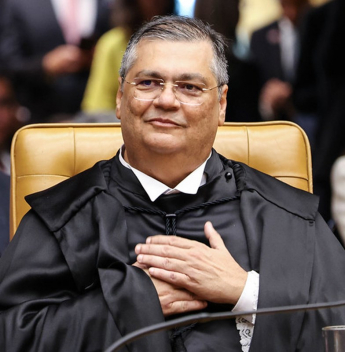 Flávio Dino manda Três Poderes suspenderem penduricalhos e reforça limite salarial no serviço público