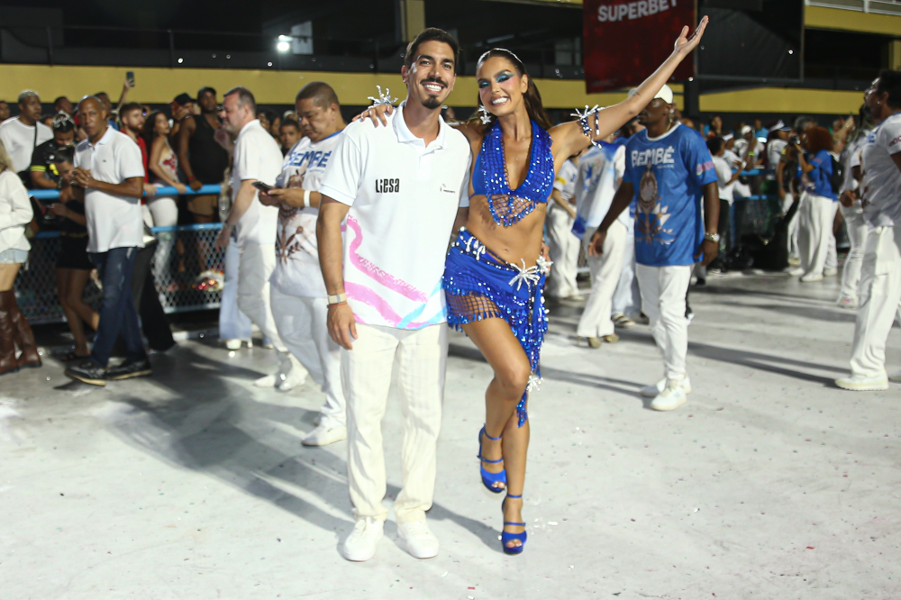 Giovanna Lancellotti e Gabriel David acompanham ensaio técnico da Beija-Flor na Sapucaí