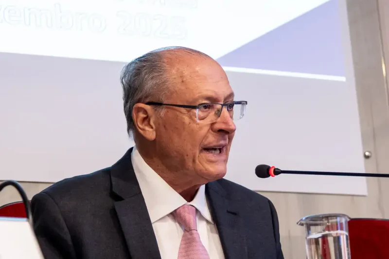Alckmin: Brasil não perde competitividade com tarifa de 10% dos Estados Unidos