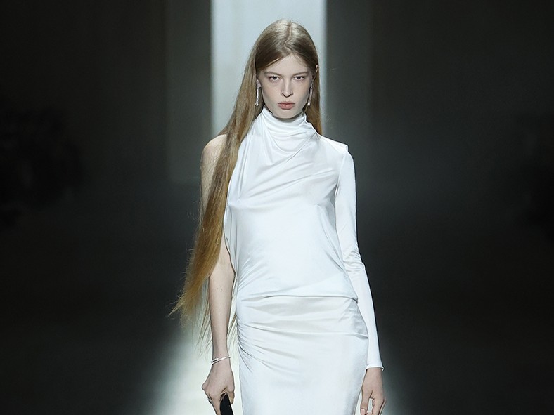 Gucci apresenta desfile na MFW 2026 com Kate Moss e Vivian Jenna Wilson na passarela