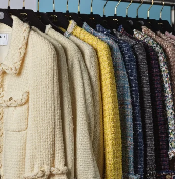 Coleção privada da Chanel entra em leilão em Paris com peças da era Karl Lagerfeld