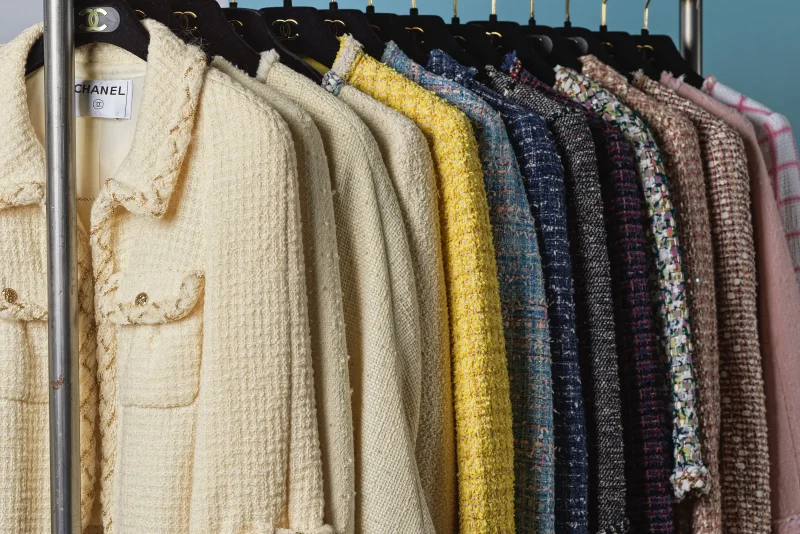 Coleção privada da Chanel entra em leilão em Paris com peças da era Karl Lagerfeld