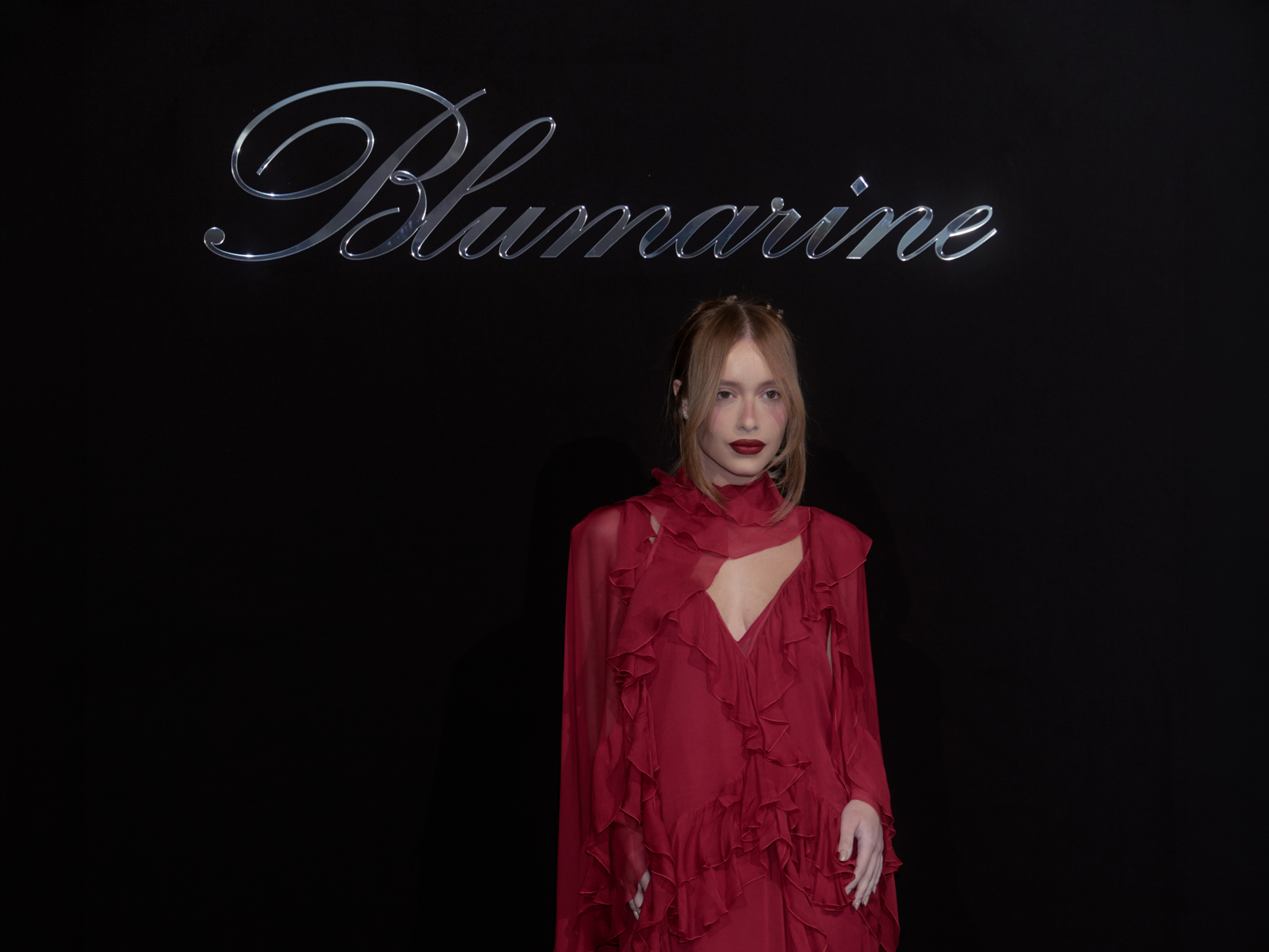Maria Braz acompanha desfile da Blumarine na temporada de Outono/Inverno 2026 em Milão