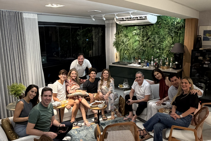 Eduardo Bismarck realiza almoço intimista e prestigia o Bloco Tamo Junto