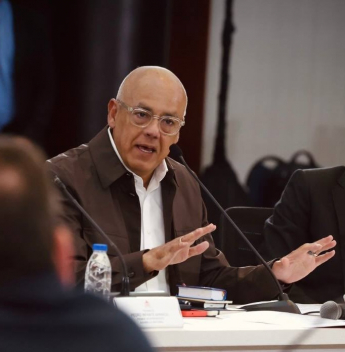 Anistia geral reacende debate político entre governo e oposição venezuelana