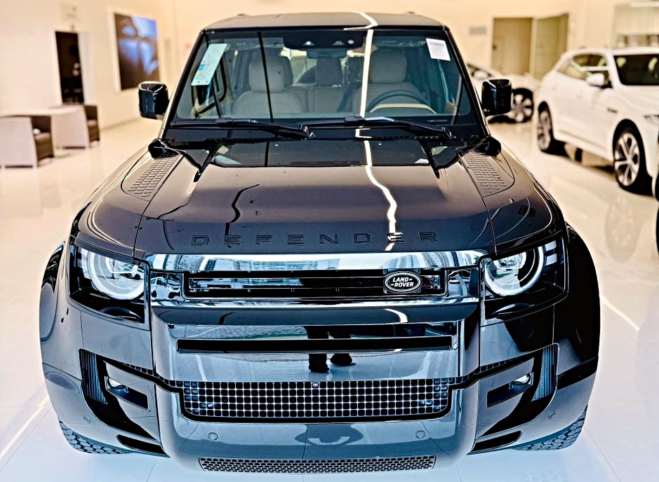 Defender 2026 chega à Extrema com o status de ícone absoluto do luxo off road