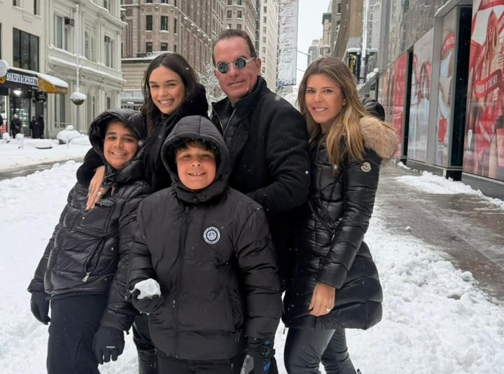 Leo Albuquerque Ao Lado De Família E Amigos(1)