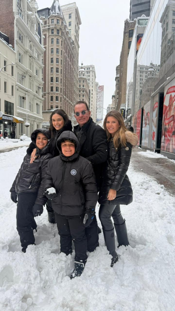 Leo Albuquerque Ao Lado De Família E Amigos(1)