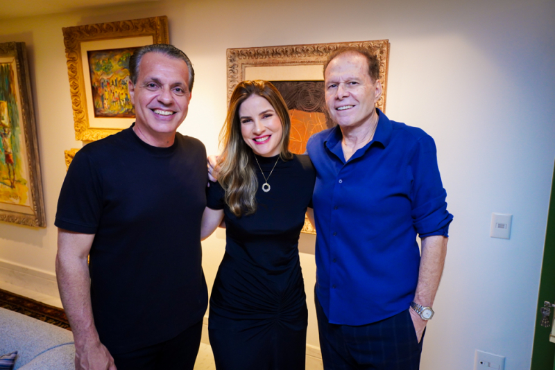 Leonardo Dall’Olio brinda novo ciclo em noite de bençãos e afeto entre amigos