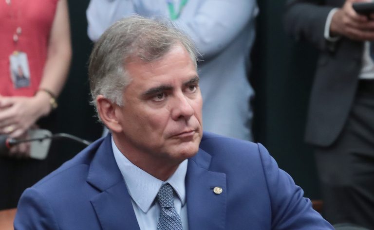 Leur Lomanto assume CCJ da Câmara com jornada 6×1 no centro do debate político