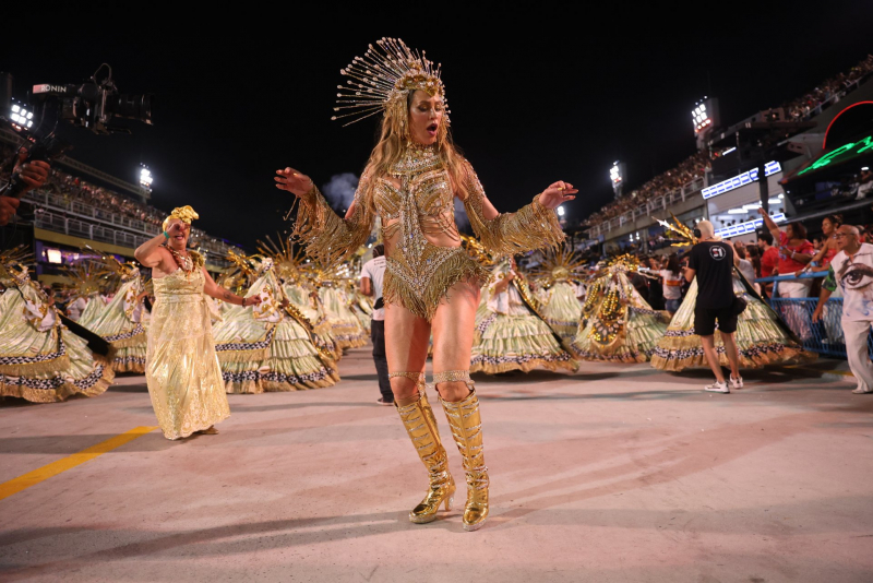 Avenida em festa - Carnaval 2026: segunda noite de desfiles movimenta São Paulo e Rio de Janeiro