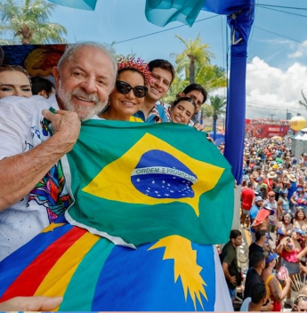 Lula reúne adversários em Pernambuco e reforça alianças na Bahia durante Carnaval