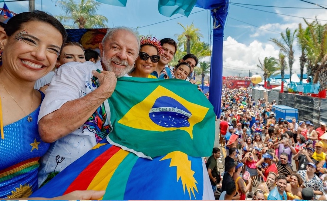 Lula reúne adversários em Pernambuco e reforça alianças na Bahia durante Carnaval