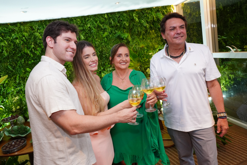 Festive Moment - Almoço de aniversário de Tarcisio Porto esbanja charme e alegria à beira-mar