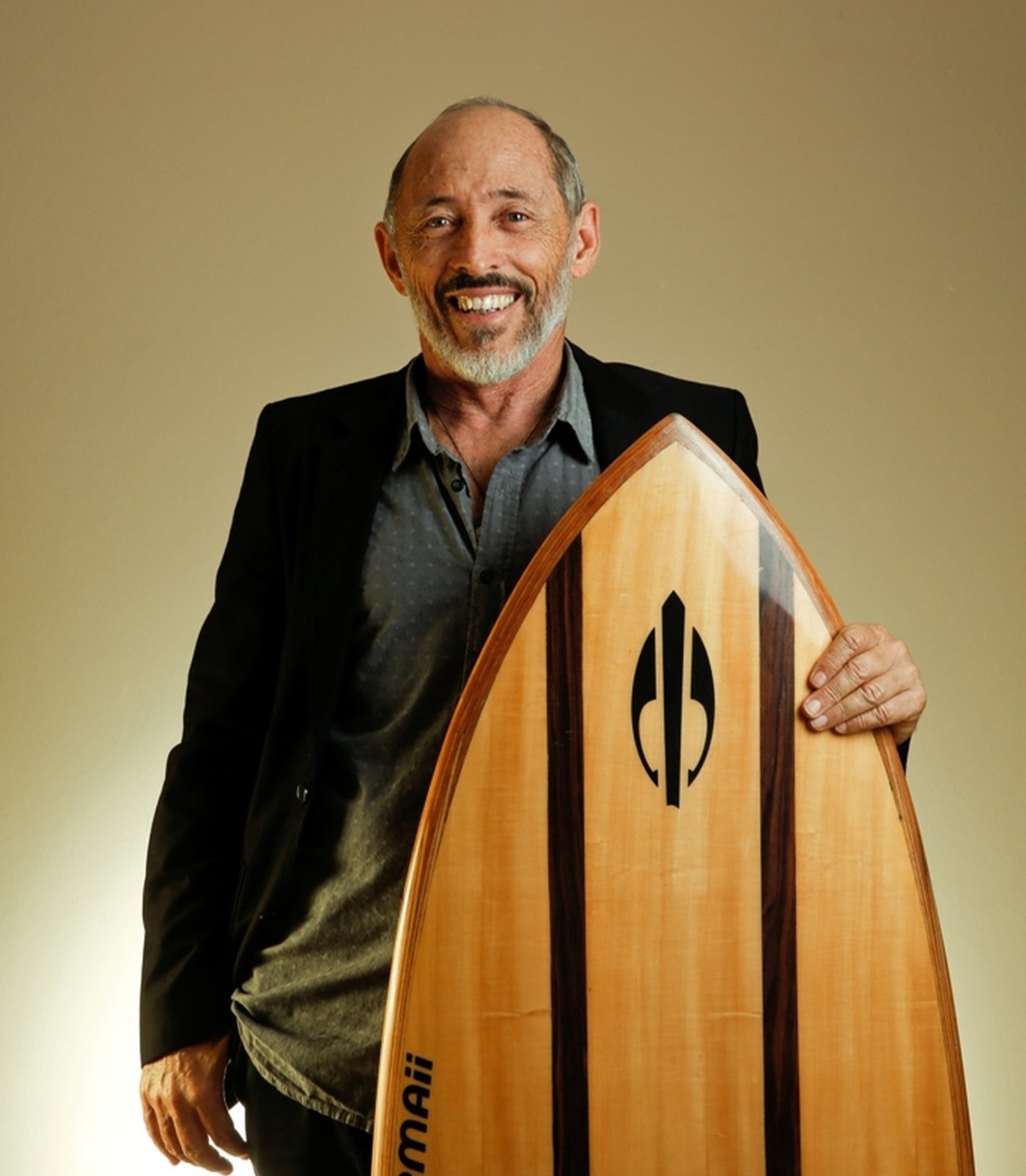 Como um médico gaúcho transformou a necessidade de surfar no frio em uma das maiores marcas esportivas do Brasil