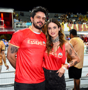 Camarote Essepê reúne famosos na primeira noite de desfiles no Anhembi