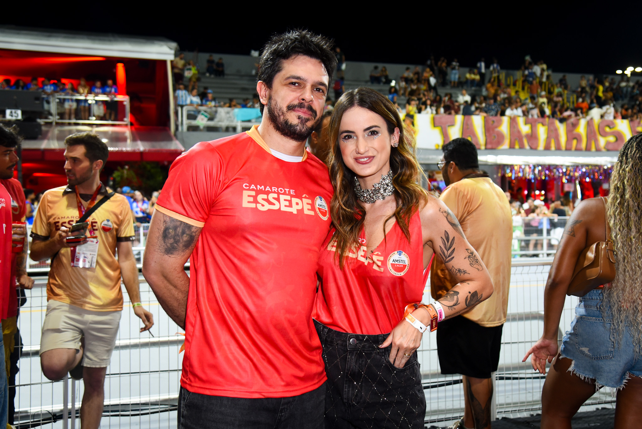 Camarote Essepê reúne famosos na primeira noite de desfiles no Anhembi