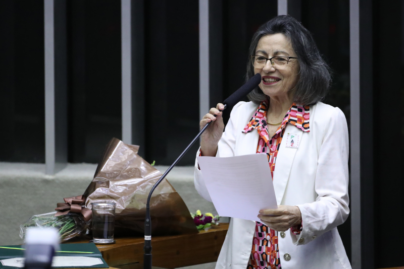 Maria Luíza Fontenele recebe distinção inédita do Senado por trajetória na vida pública