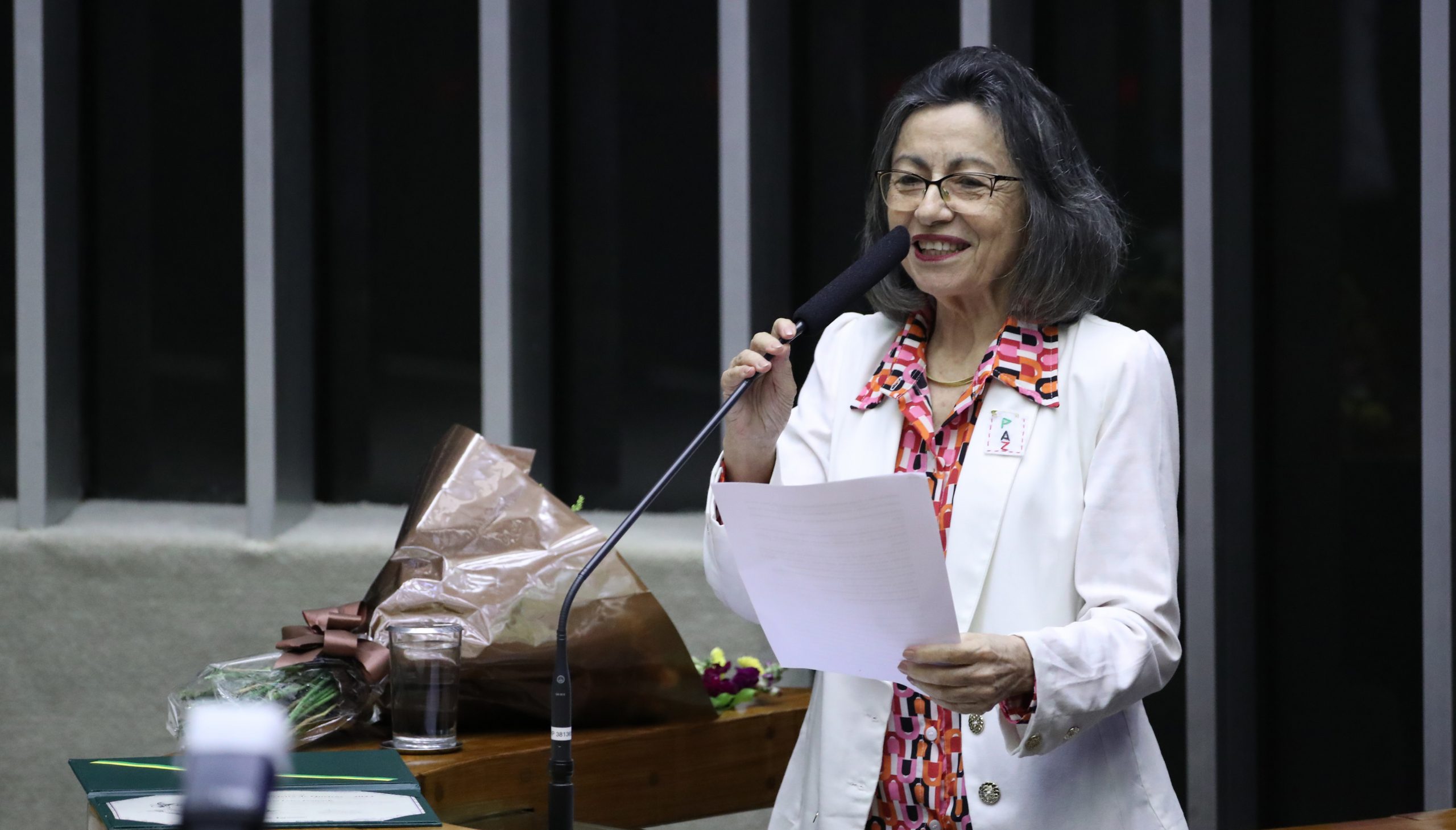 Maria Luíza Fontenele recebe distinção inédita do Senado por trajetória na vida pública