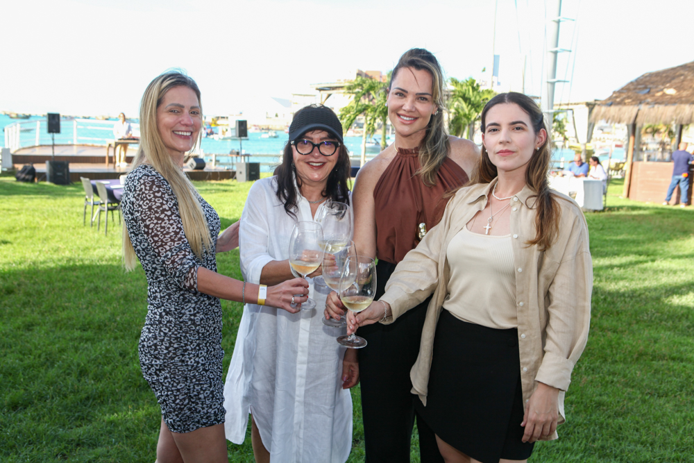 Mariana Da Fonte, Glayddes Sindeaux, Bas Memoria E Juliana Queiroz (8)