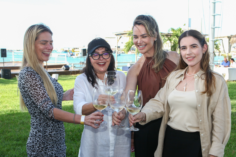 Mariana Da Fonte, Glayddes Sindeaux, Bas Memoria E Juliana Queiroz (9)