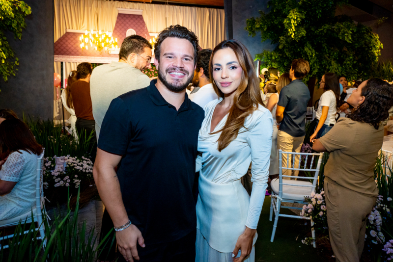 Petit Château - Primeiro ano de Mia Linhares Azevedo envolto em delicado charme francês