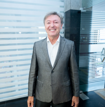 Alece homenageia Maurício Filizola com título de cidadão cearense em sessão solene