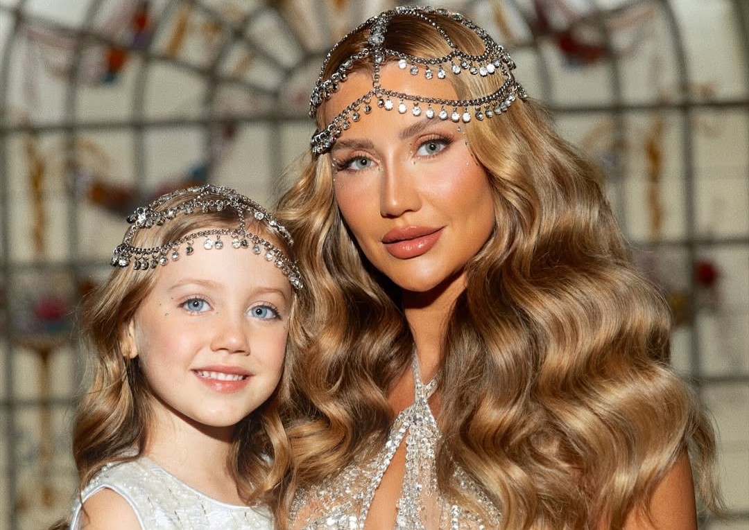 Ana Paula Siebert e Vicky Justus roubam a cena com looks combinando no Carnaval 2026