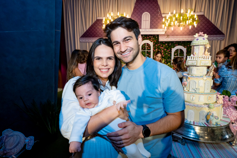 Petit Château - Primeiro ano de Mia Linhares Azevedo envolto em delicado charme francês