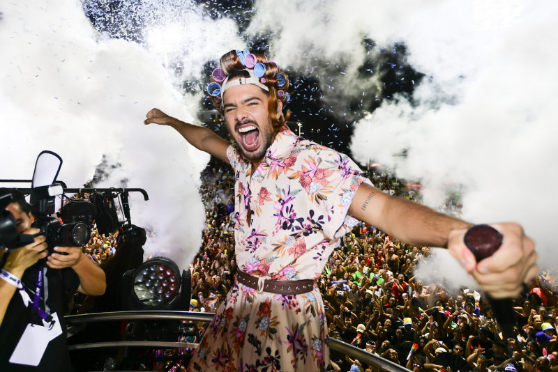 Fervo baiano - Marina Ruy Barbosa, Paolla Oliveira e mais famosos curtem show de Pedro Sampaio no Camarote Salvador